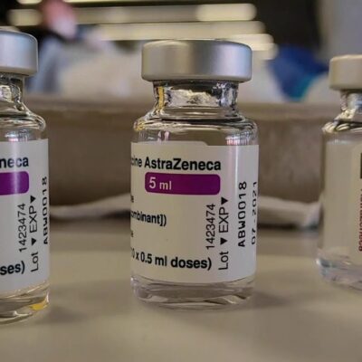 В Европе признали возможную связь между применением вакцины AstraZeneca и образованием тромбов