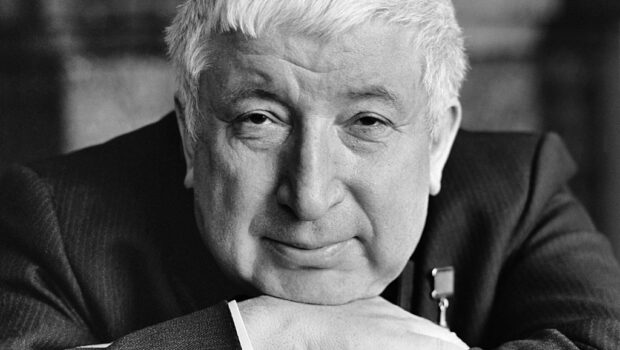 Президент подписал указ о праздновании столетия Расула Гамзатова