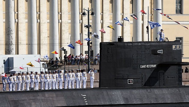 Парад в честь Дня Военно-Морского Флота прошел в нескольких городах