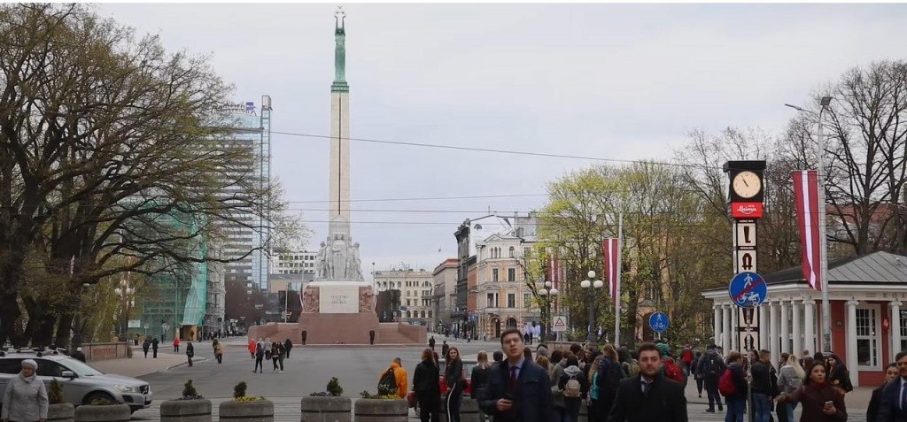 У россиян в Латвии будут проверять вид на жительство перед избирательным участком