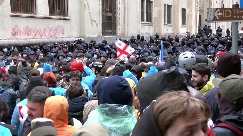 В Грузии парламентарии собираются на очередное заседание