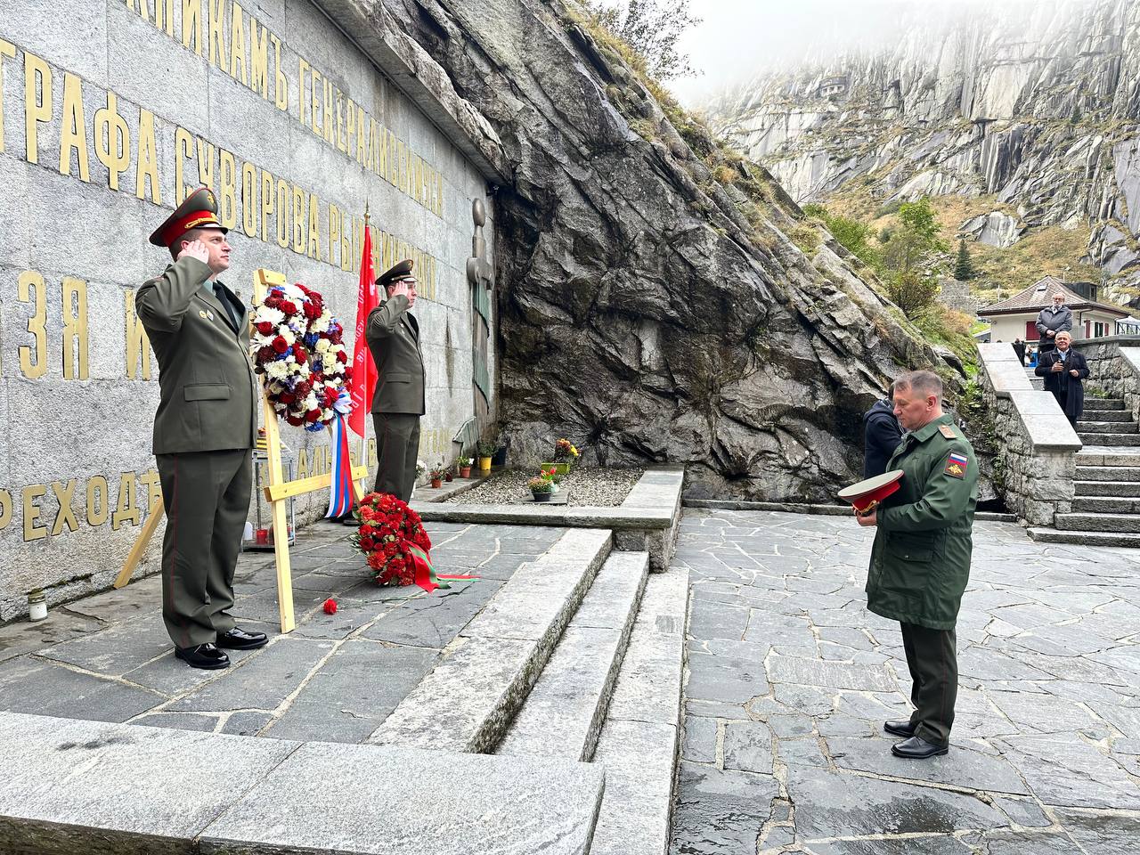 В ШВЕЙЦАРИИ ПРОШЛА ПАМЯТНАЯ ЦЕРЕМОНИЯ У МОНУМЕНТА СПОДВИЖНИКАМ СУВОРОВА, ПОГИБШИМ ПРИ ПЕРЕХОДЕ ЧЕРЕЗ АЛЬПЫ