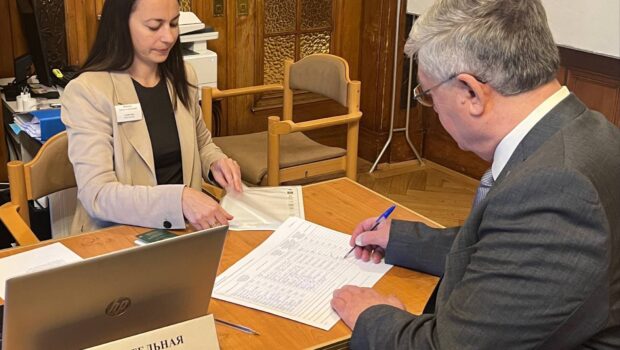В МИД РФ назвали очень высокой явку россиян на выборах за рубежом