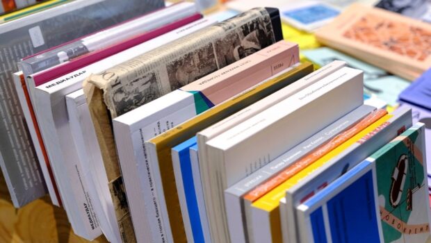 Половина опрошенных латвийцев высказались против запрета на ввоз российских книг Половина опрошенных латвийцев высказались против запрета на ввоз российских книг