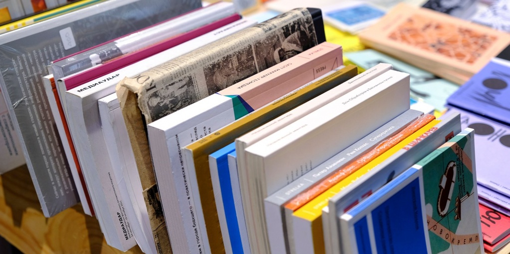Половина опрошенных латвийцев высказались против запрета на ввоз российских книг